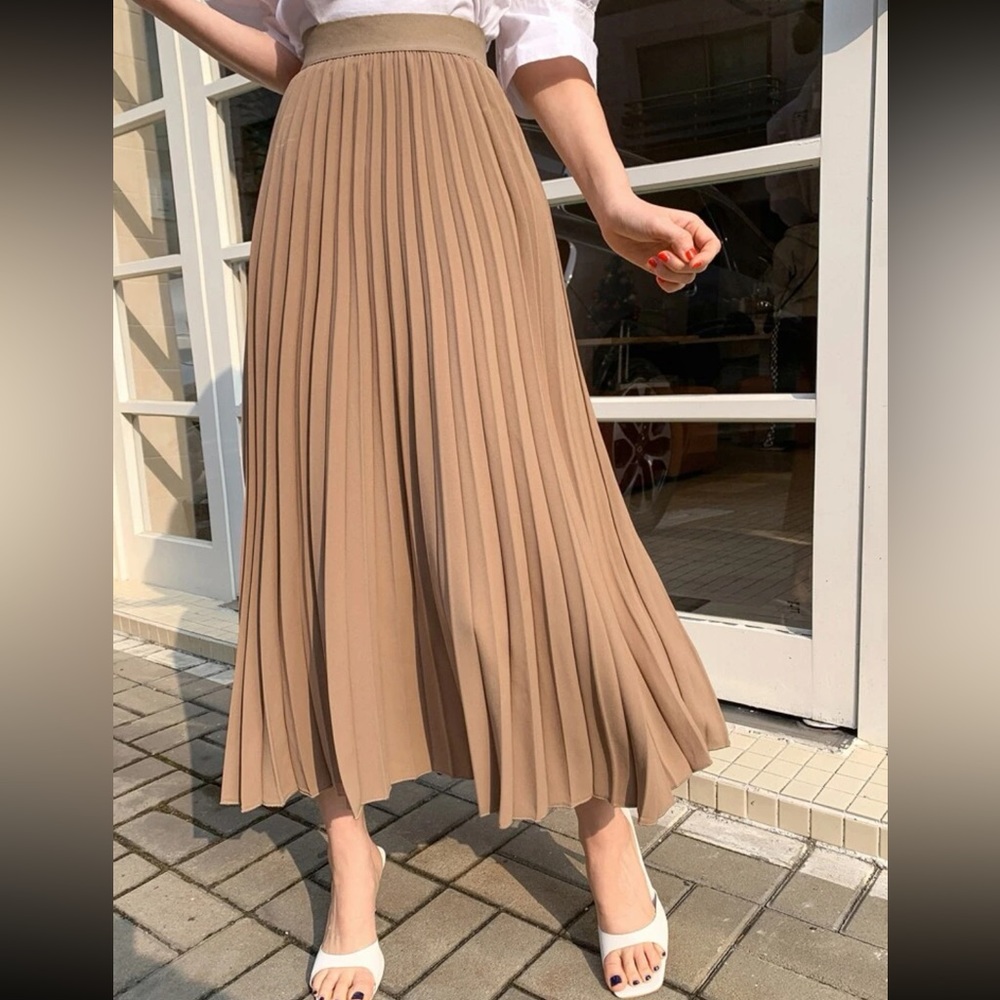 Luxe black pleated skirt - Picture 9 of 16